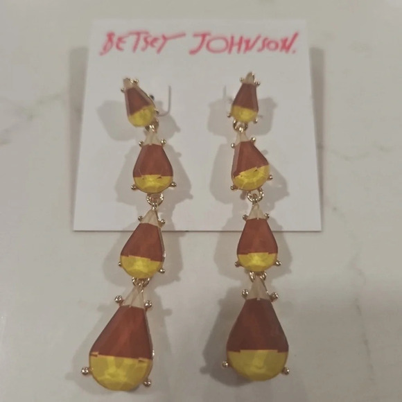 BETSEY JOHNSON Halloween Holiday Linear Dangle Drop Candy Corn Earrings NWT - Picture 1 of 1